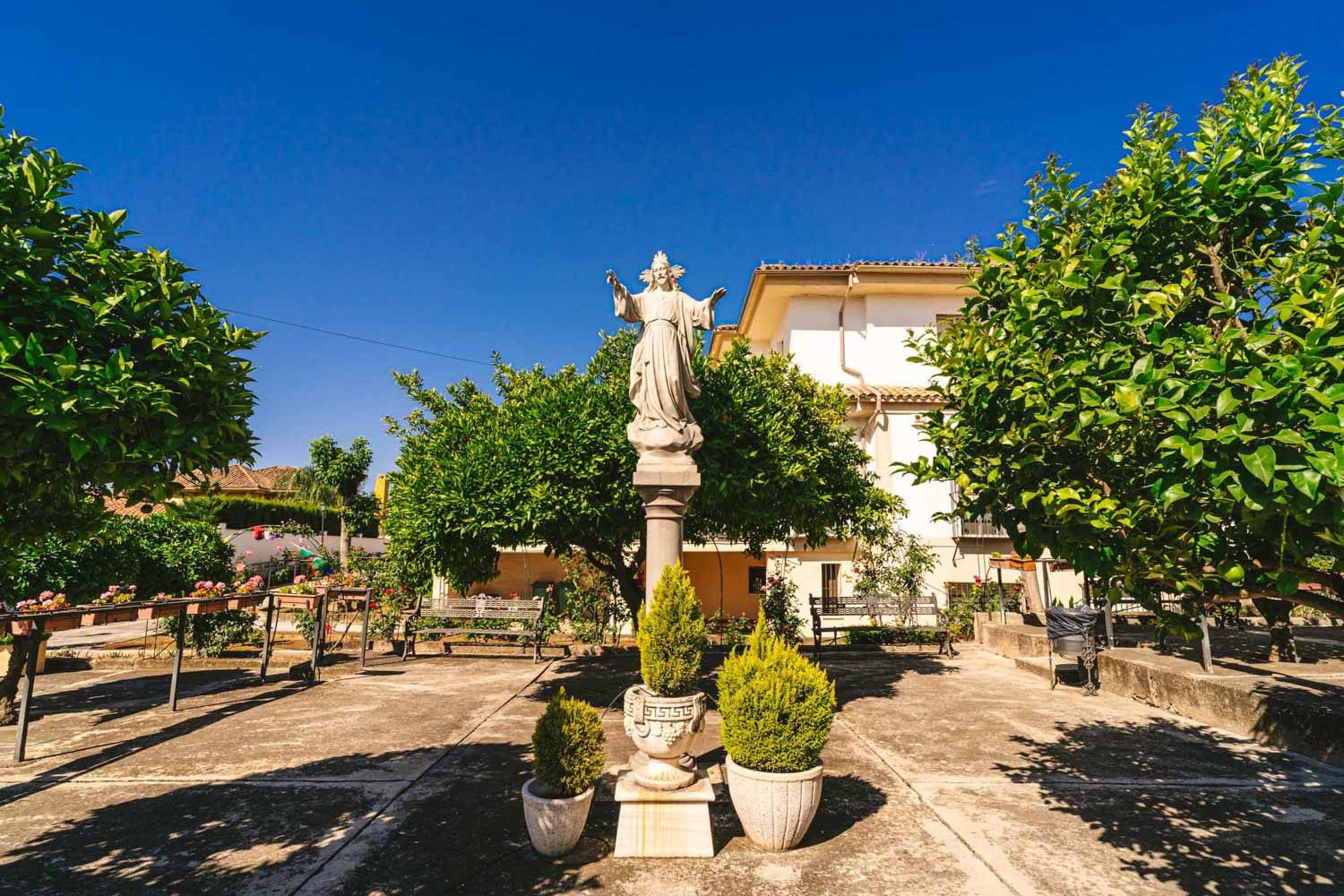 Sagrado Corazón - Zona delantera - Residencia Ntra Sra del Valle